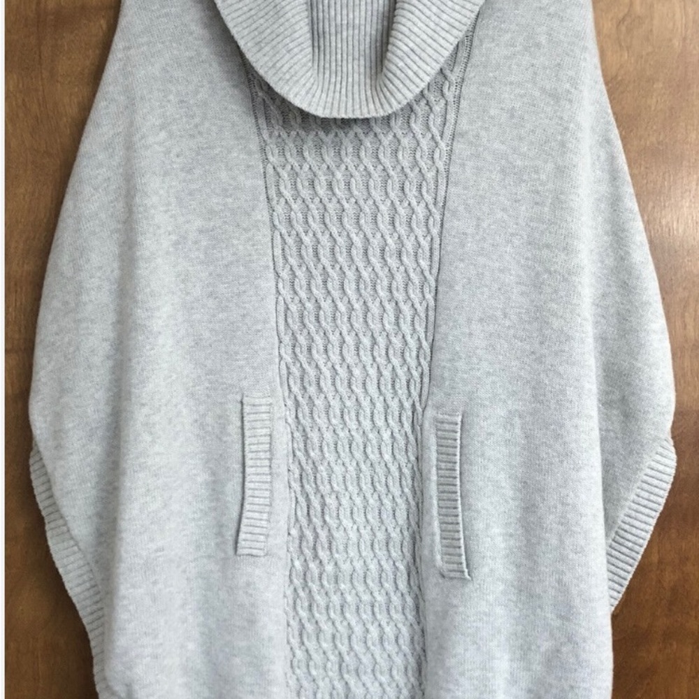 SOLD*****Cabi Glacier Grey Poncho L